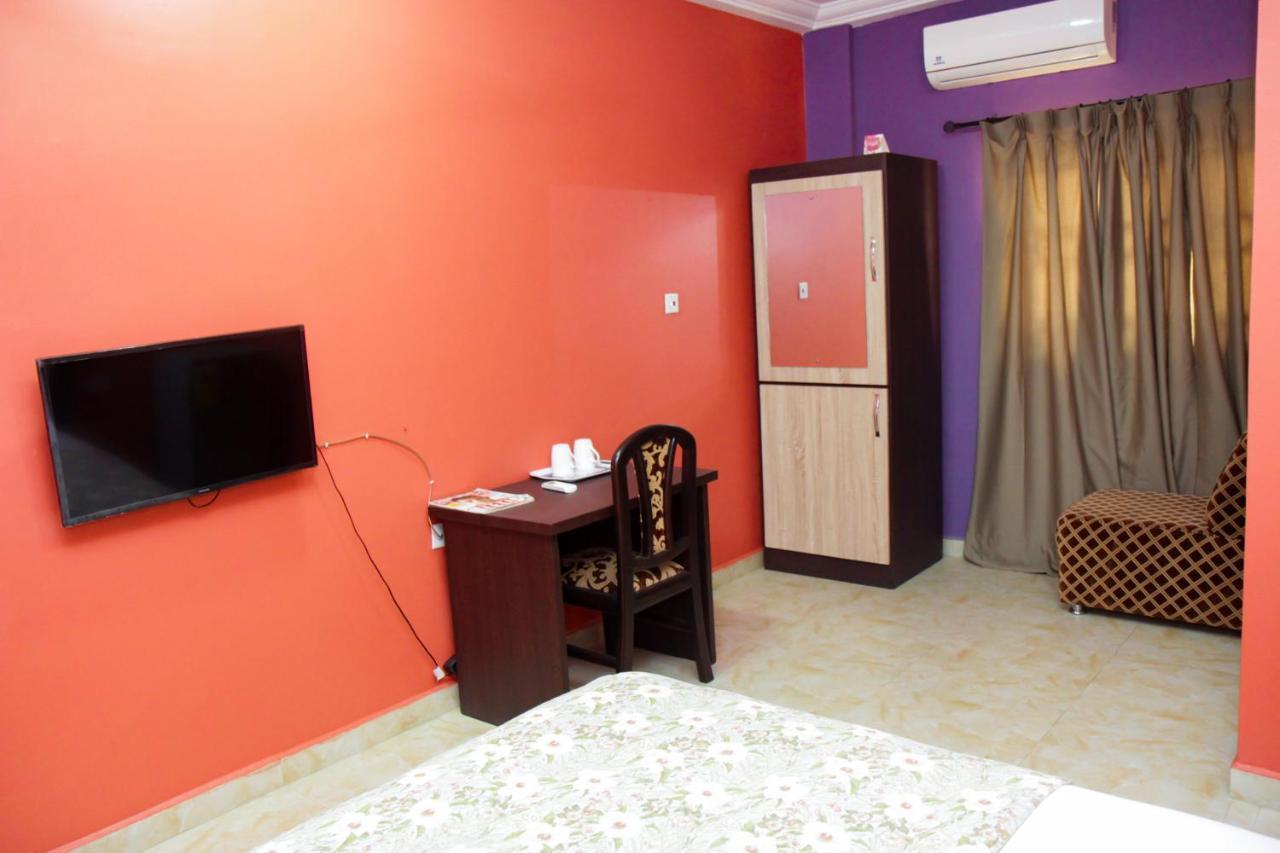 Hilton View Hotel Ogbodjo 外观 照片