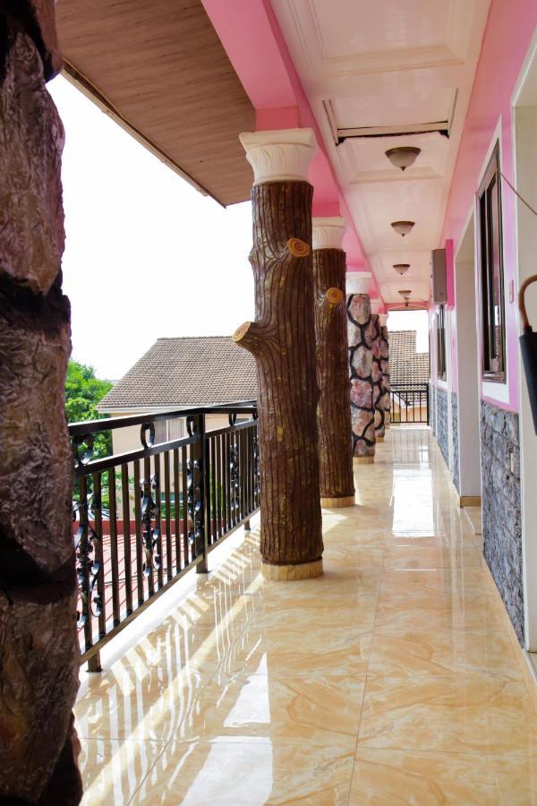 Hilton View Hotel Ogbodjo 外观 照片